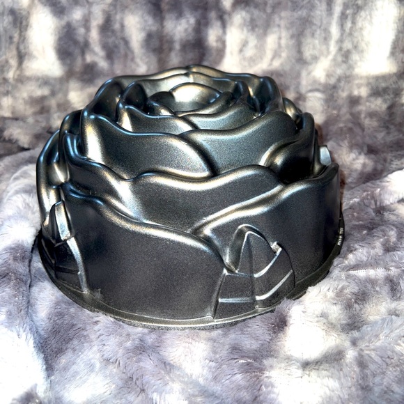 Nordic Ware Other - NORDIC WARE Valentine 9" ROSE BUD BUNDT Cake JELLO Mold 10-Cup HEAVY Pan NEW